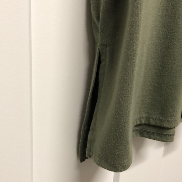 Cuffed Sleeve Oversized V-neck - Picture 4 of 5